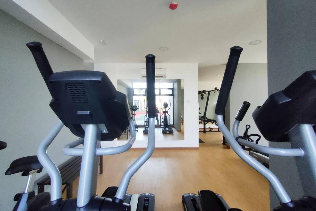 Astetica Pool & Lake View High Floor 100Mbps Wifi Netflix Сери-Кембанган Экстерьер фото