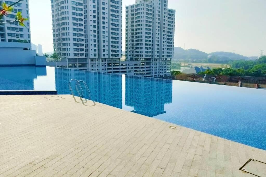 Astetica Pool & Lake View High Floor 100Mbps Wifi Netflix Сери-Кембанган Экстерьер фото